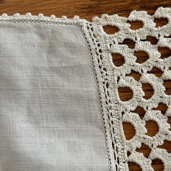 Vintage Handmade Linen Table Runner With Crochet Lace Tassel Trim - Picture 7 of 9